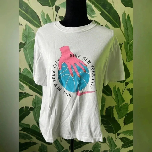 Nike White Cropped Graphic Tee Shirt Basketball Size M - Picture 1 of 5